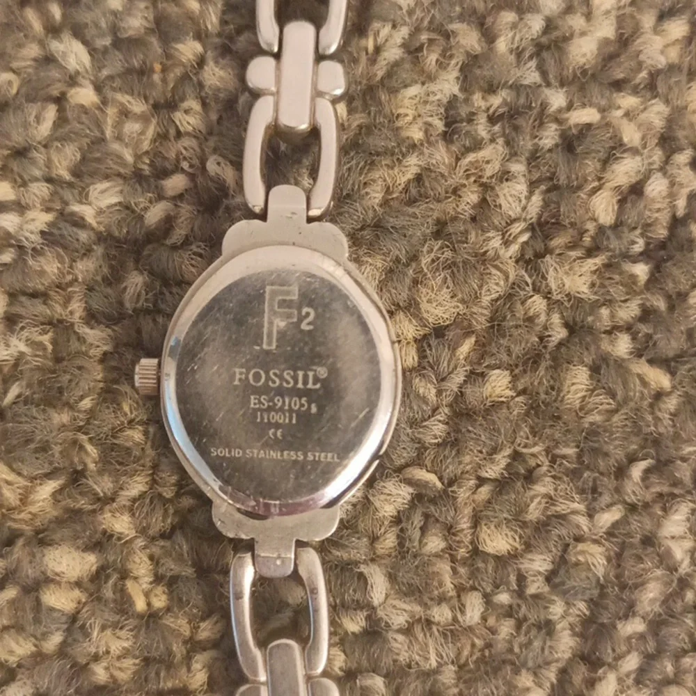 Fossil ES 9105 silver tone bracelet women's watch blue circle dial